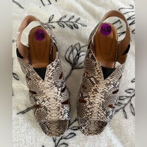 Women’s Corso Como sandals, 8.5, md width, 3.5” heel, brown/tan, 100% leather